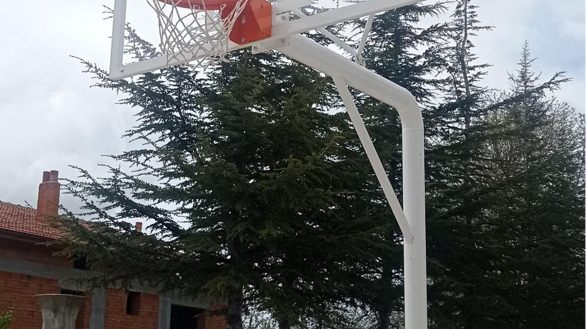 basketbol ve voleybol sahamızın kış sonrası bakımı yapıldı